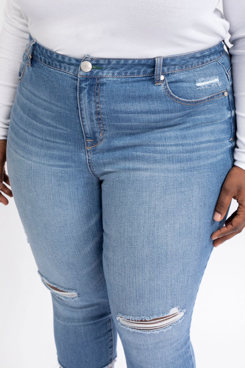 The perfect fit plus size distressed cuffed sustainable jeans - 1822 Denim "Carla".