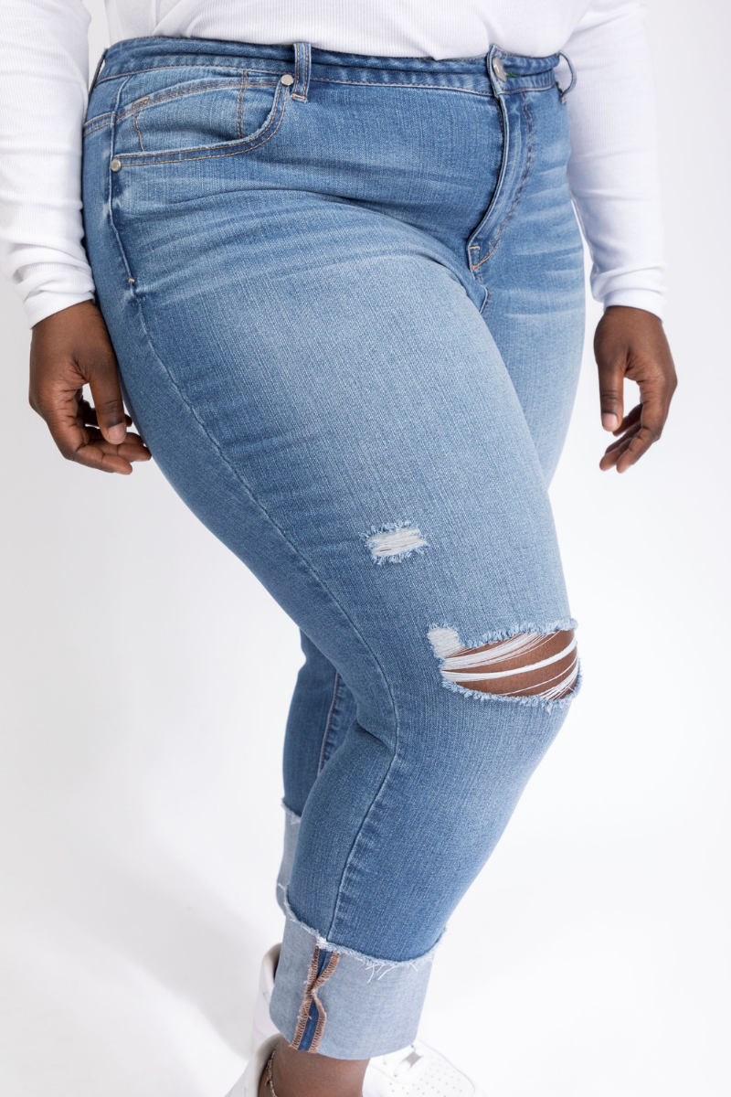 The perfect fit plus size distressed cuffed sustainable jeans - 1822 Denim "Carla".